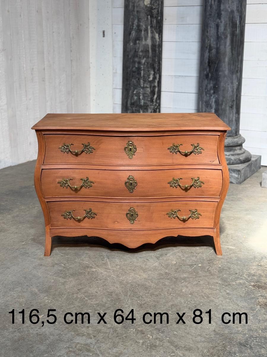 18 th century bombe chest of drawers