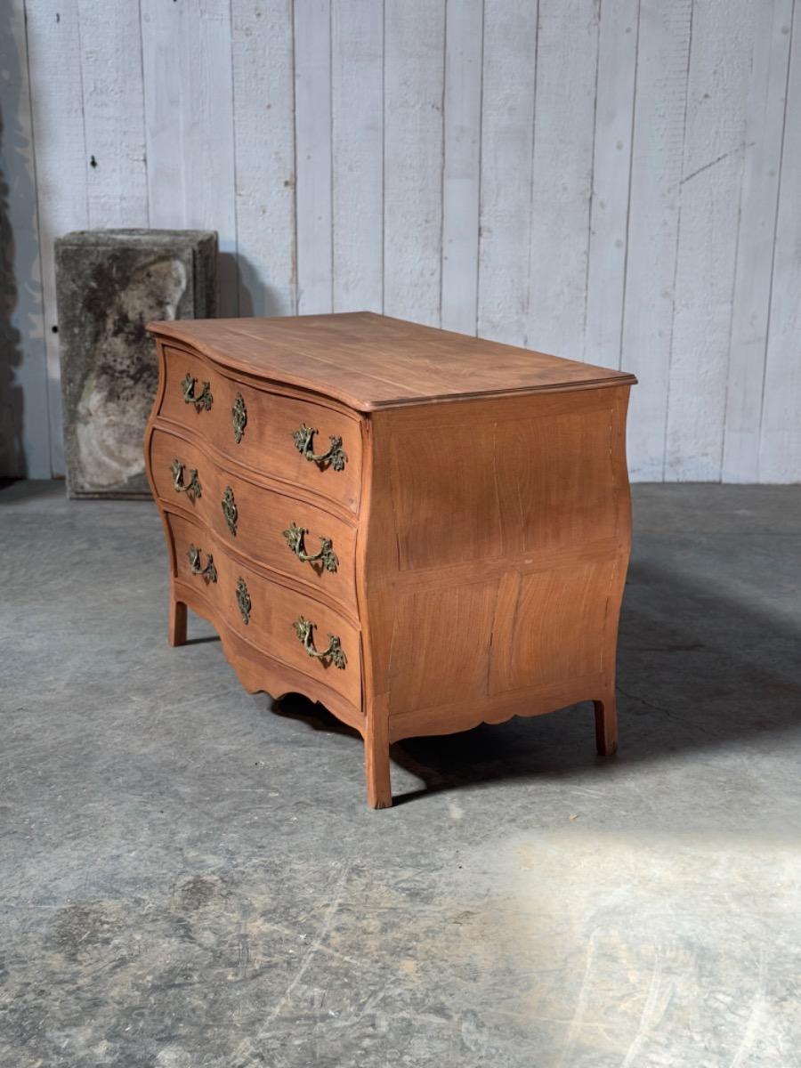 18 th century bombe chest of drawers