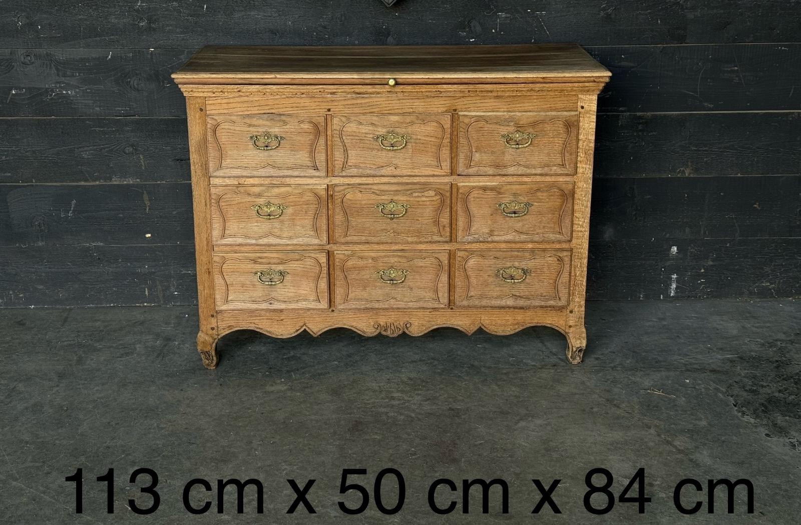 18 th century chest of drawers 