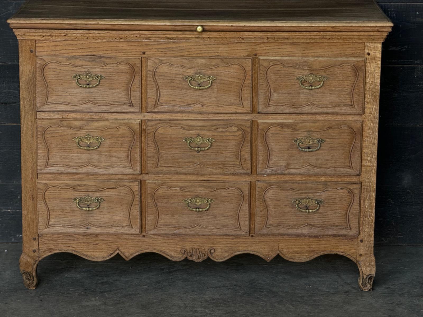 18 th century chest of drawers 