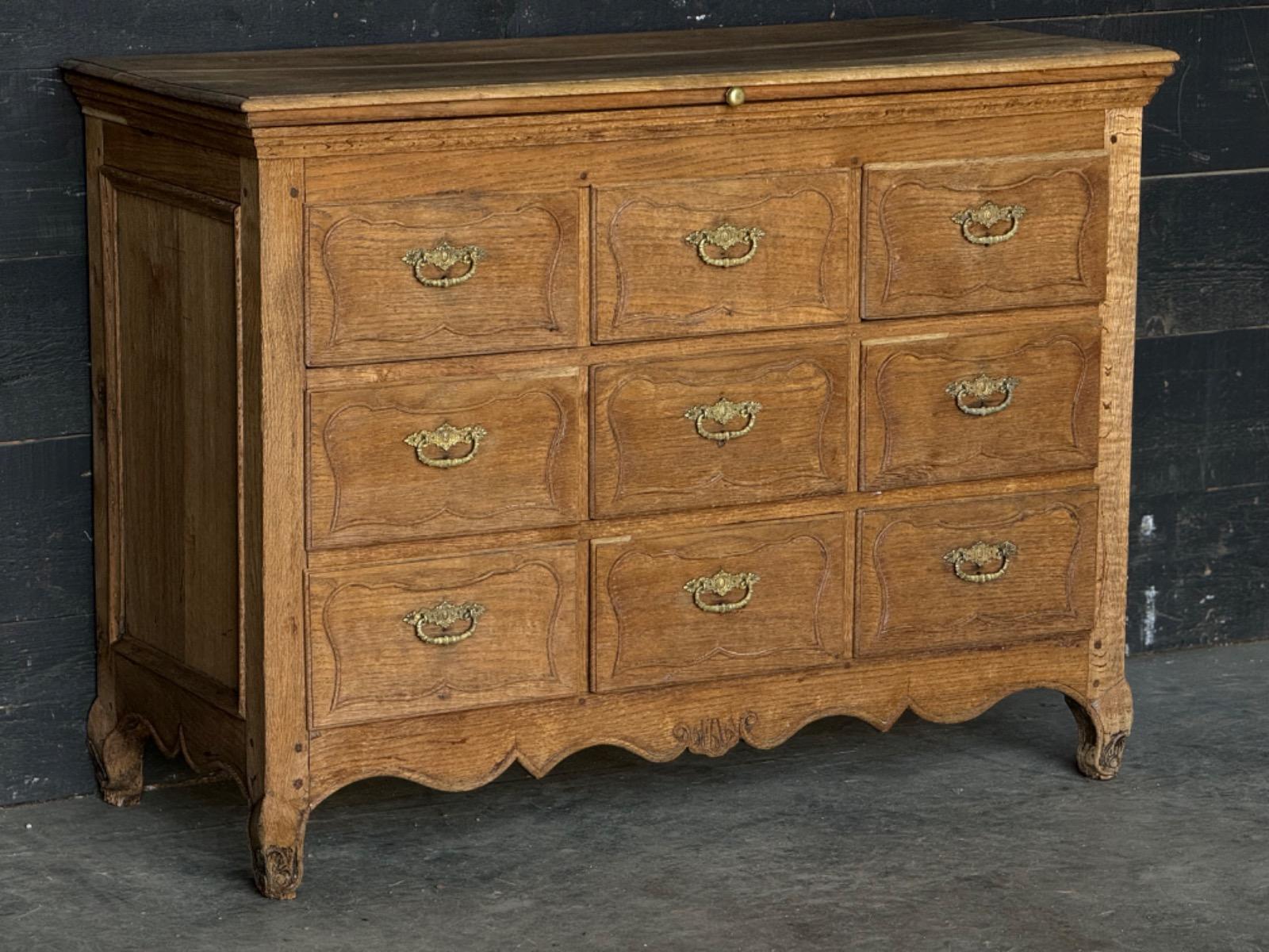 18 th century chest of drawers 