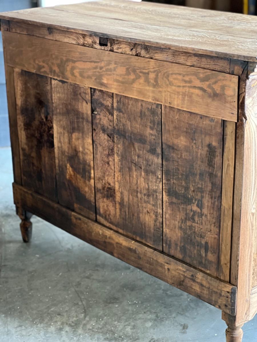 18th century French Louis XVI chest of drawers 