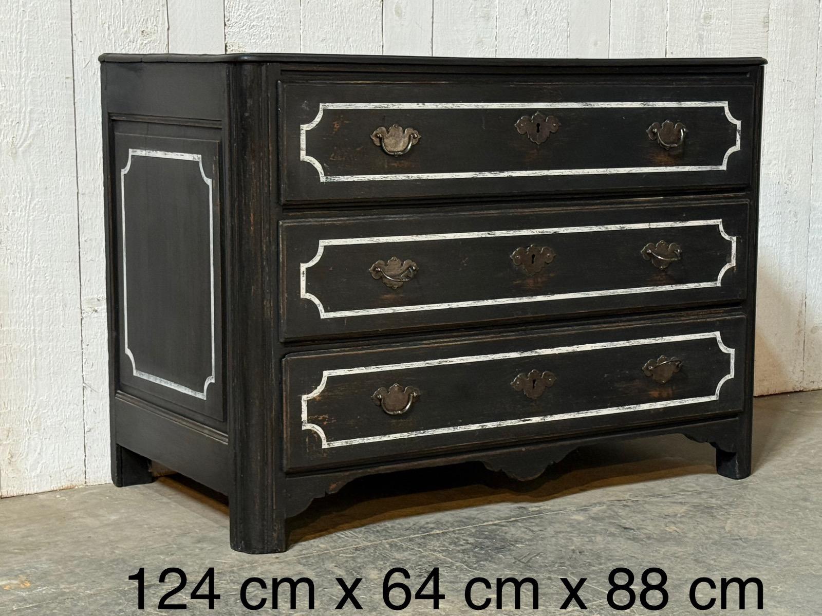 18th Century painted chest of drawers 
