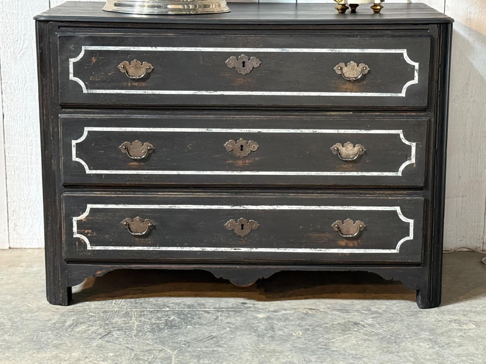 18th Century painted chest of drawers 