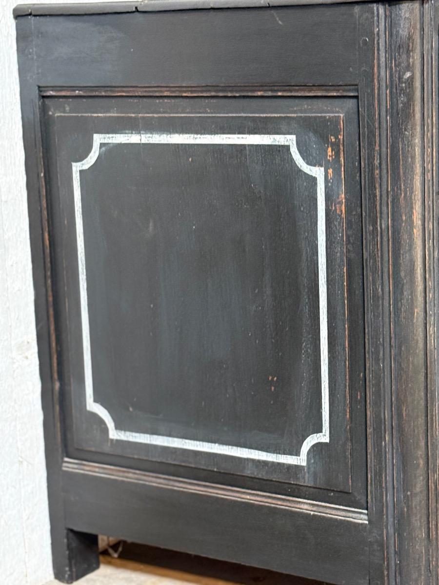 18th Century painted chest of drawers 