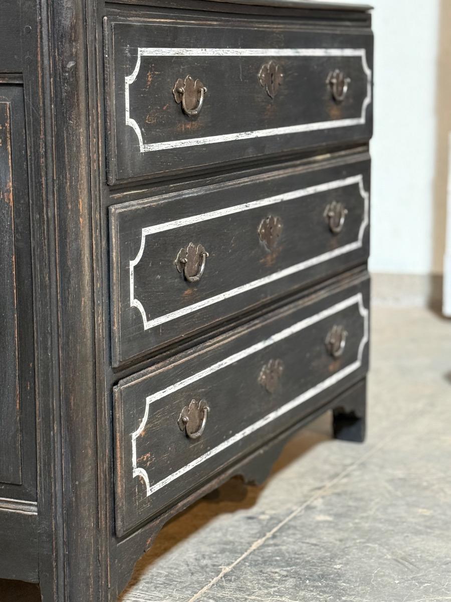 18th century painted chest of drawers 