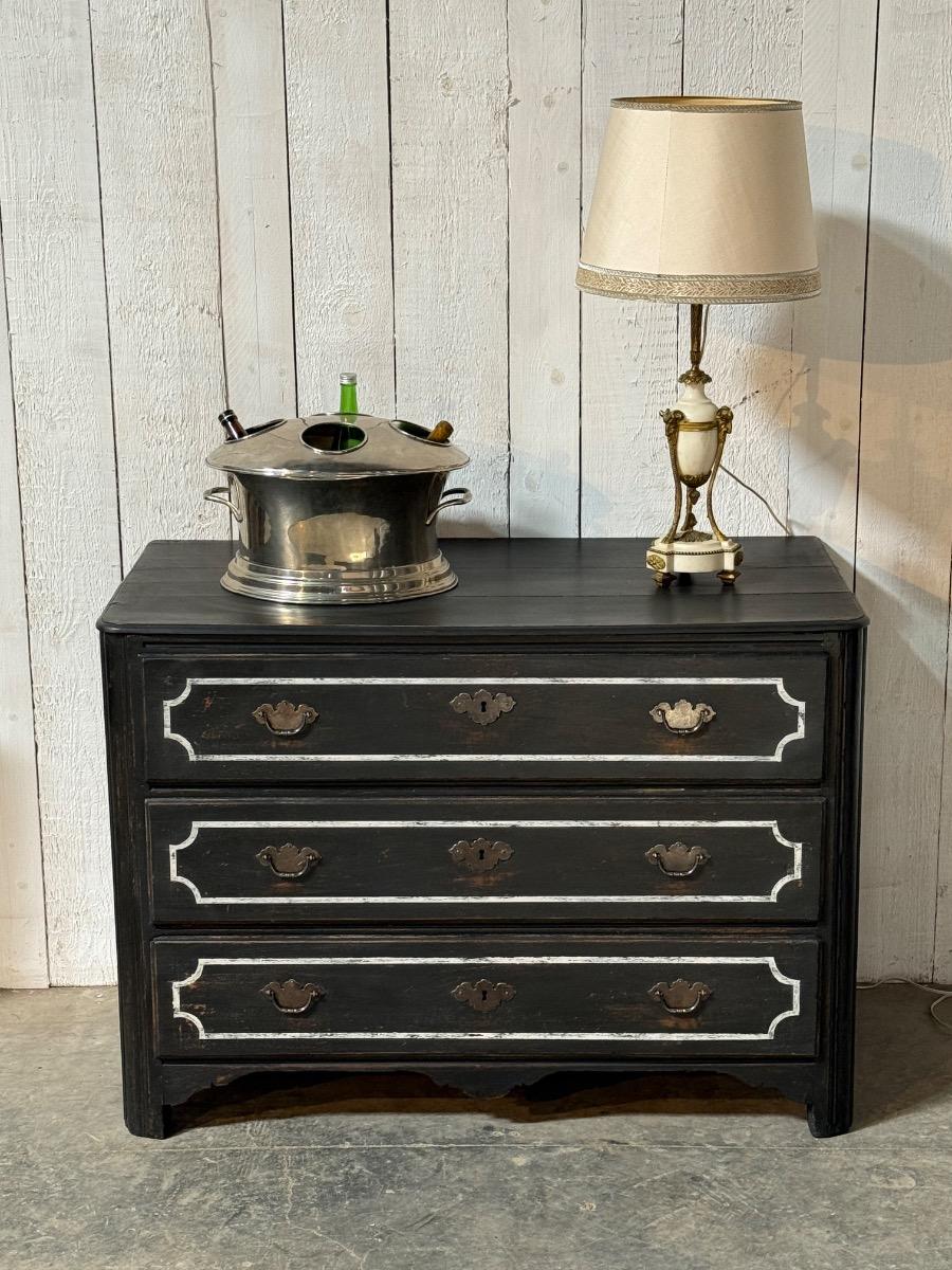 18th century painted chest of drawers 