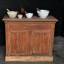 Ancien comptoir de boulangerie et vitrine de doctor