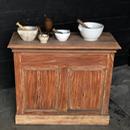 Ancien comptoir de boulangerie et vitrine de doctor