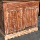 Ancien comptoir de boulangerie et vitrine de doctor