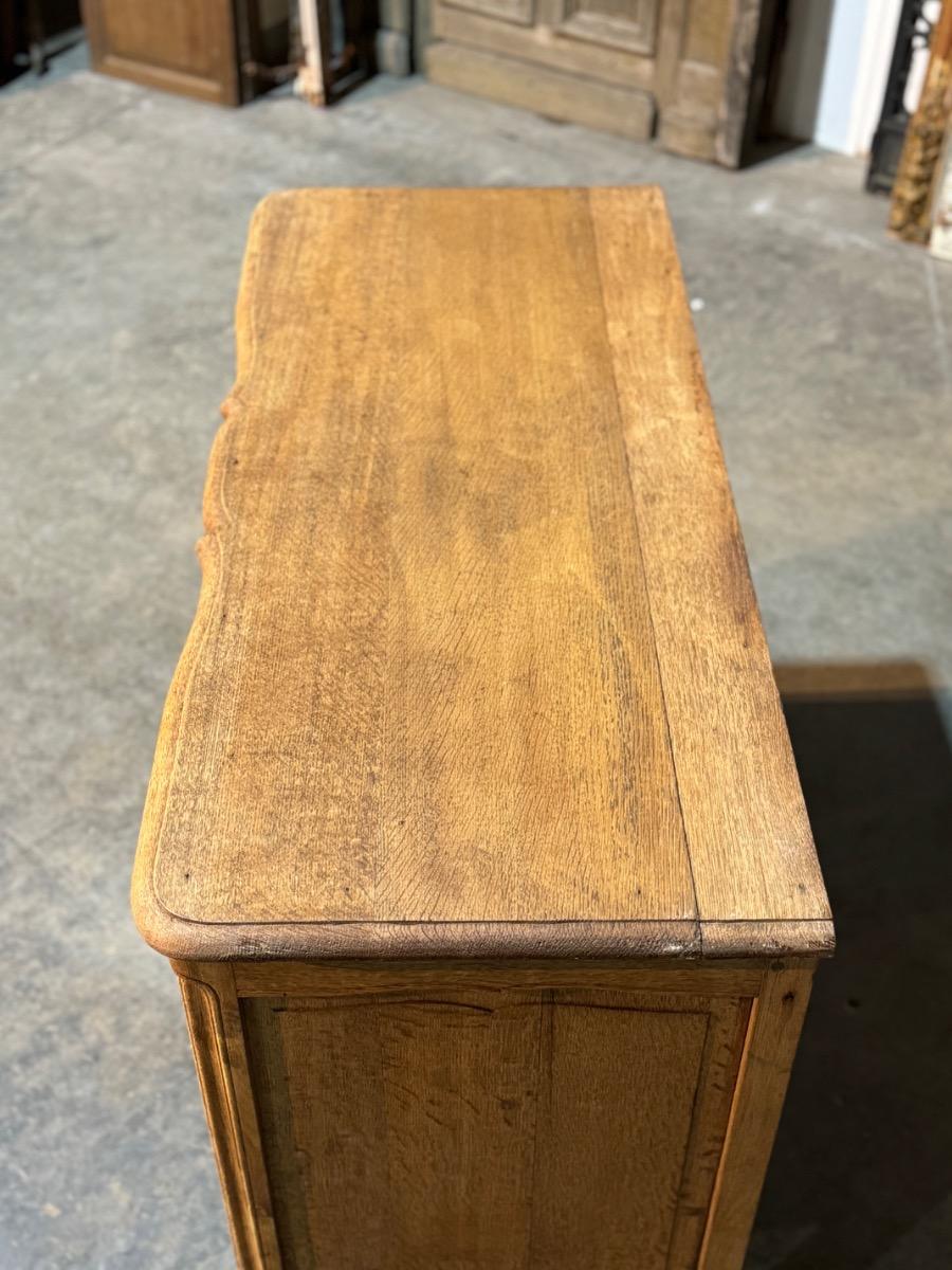 Antique Louis Xv chest of drawers in oak 