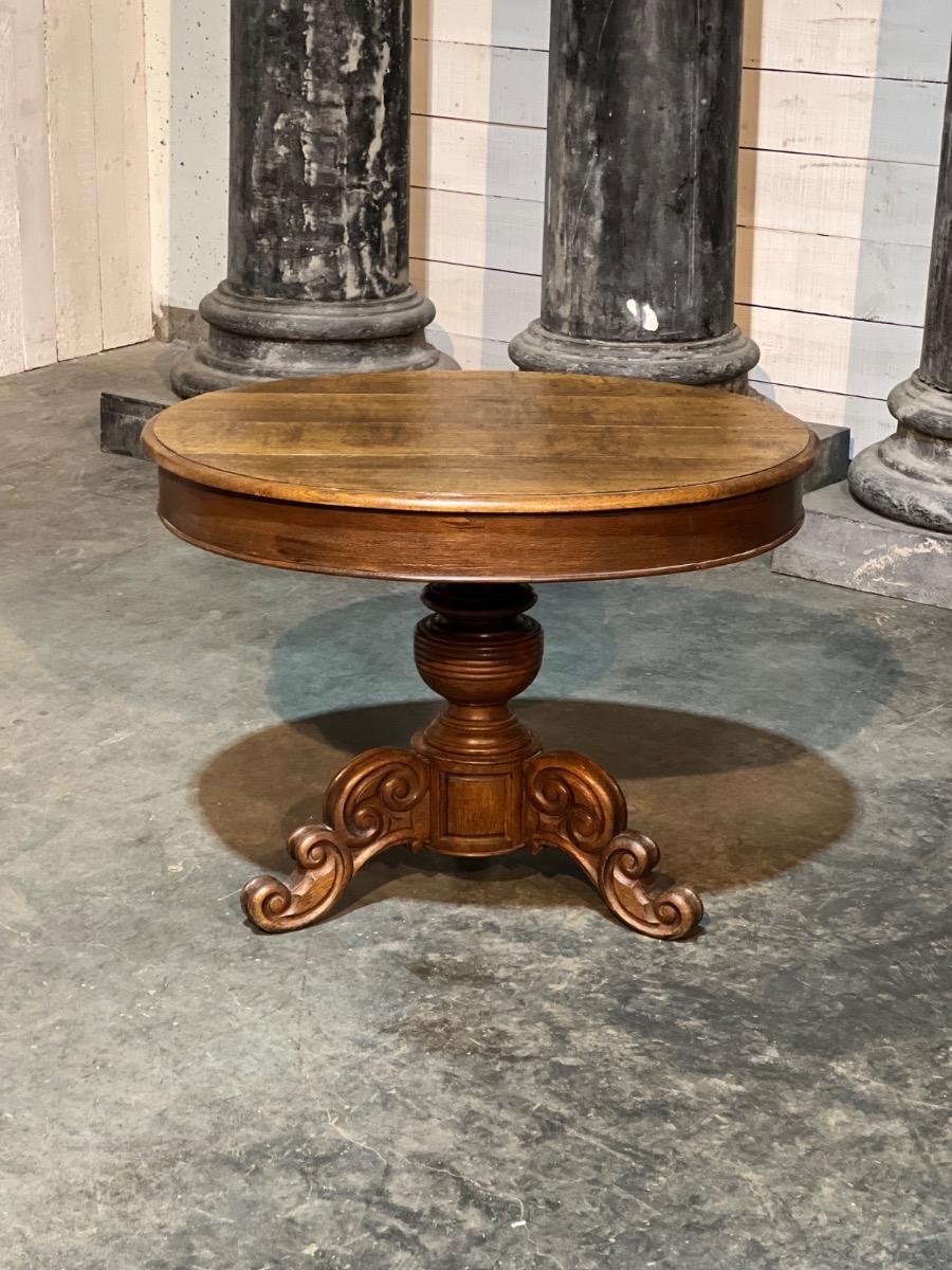 Antique oak oval center table 