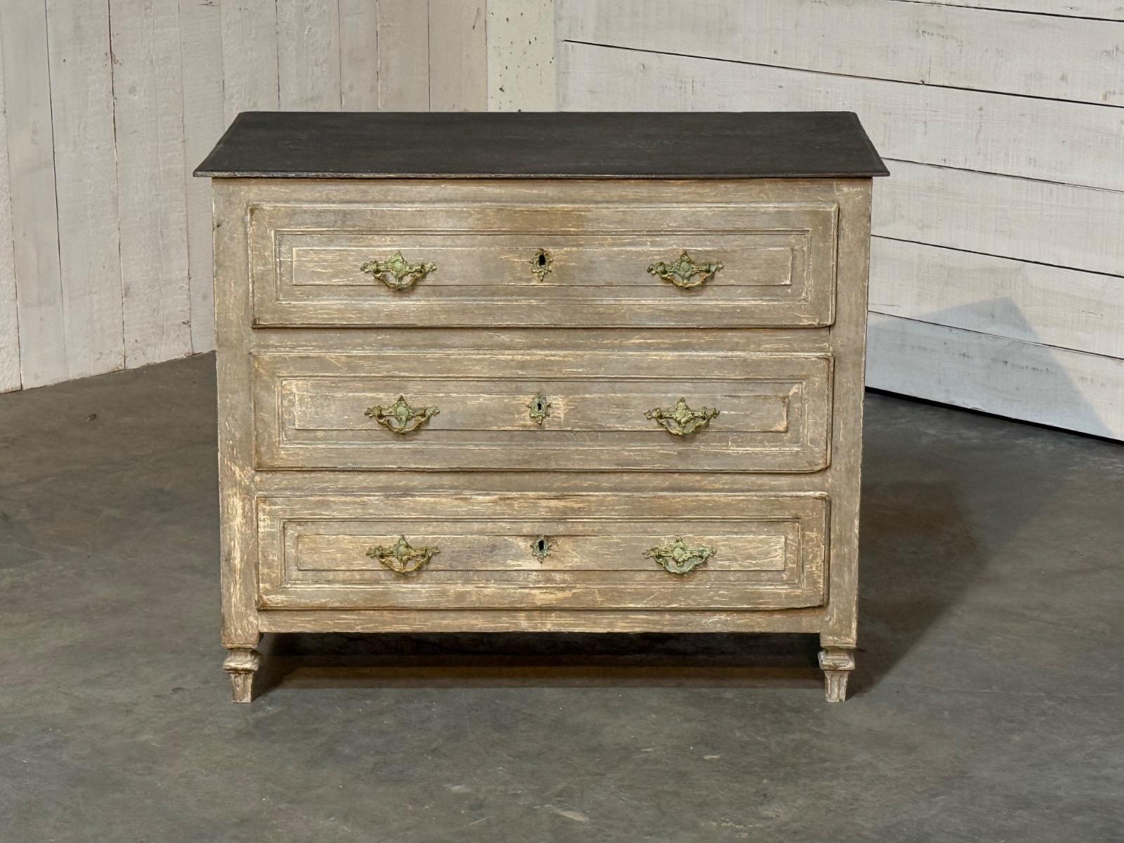 Antique painted chest of drawers 