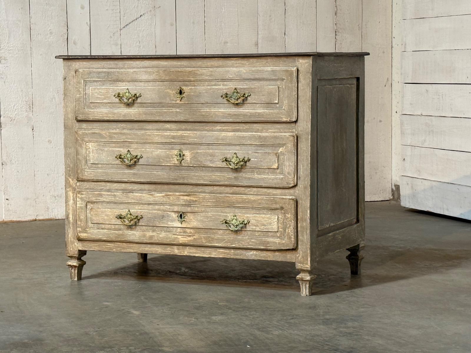 Antique painted chest of drawers 