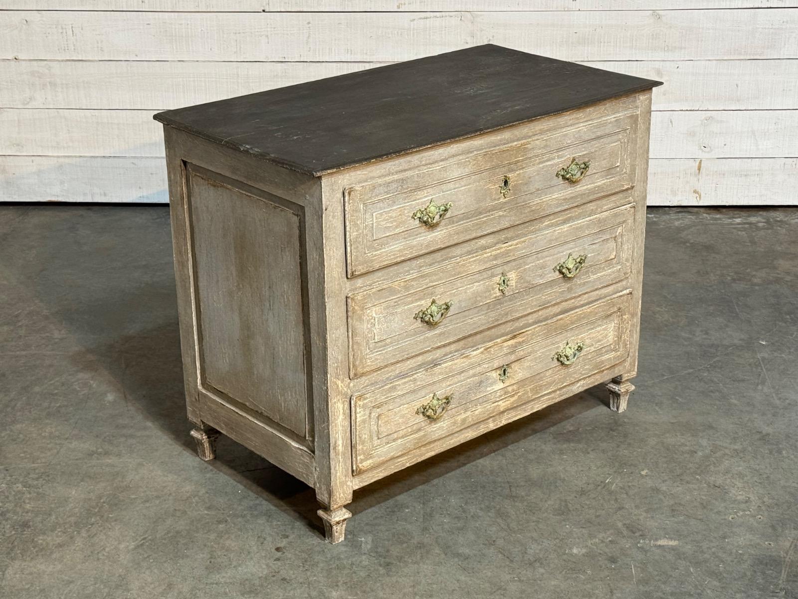 Antique painted chest of drawers 