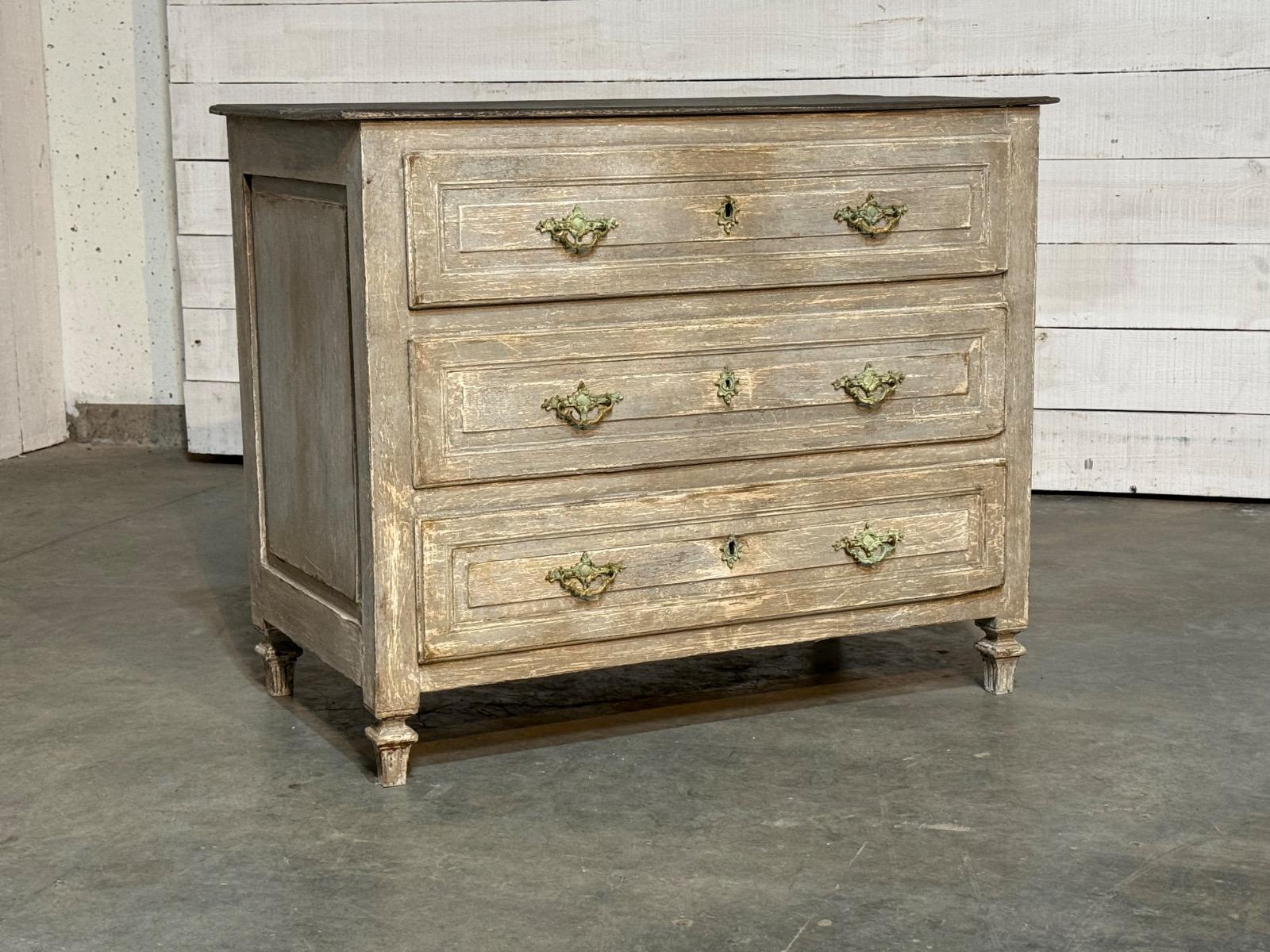 Antique painted chest of drawers 