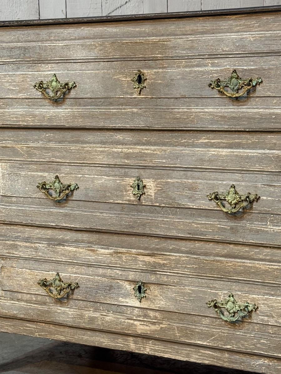 Antique painted chest of drawers 