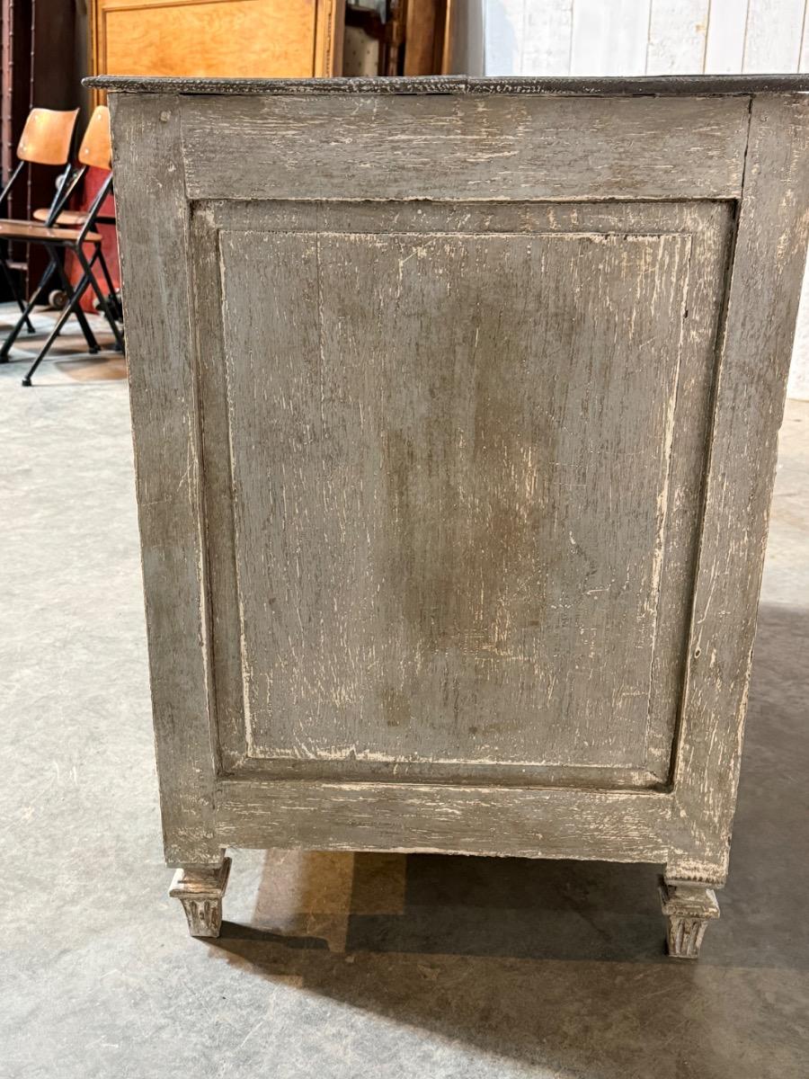 Antique painted chest of drawers 