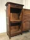 Armoire française rustique avec une porte Louis XV 18 ème siècle