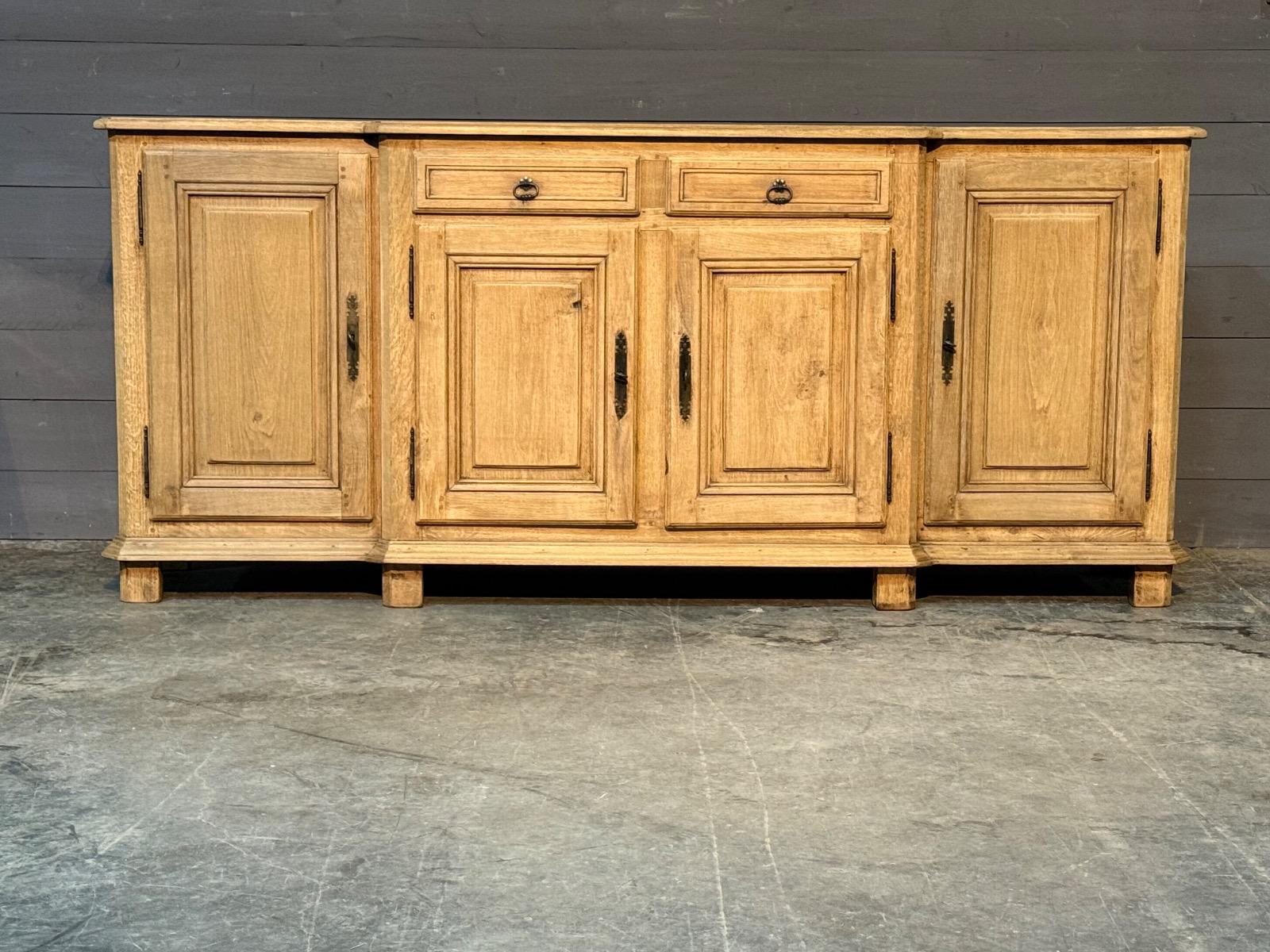 Bleached oak four doors enfilade 
