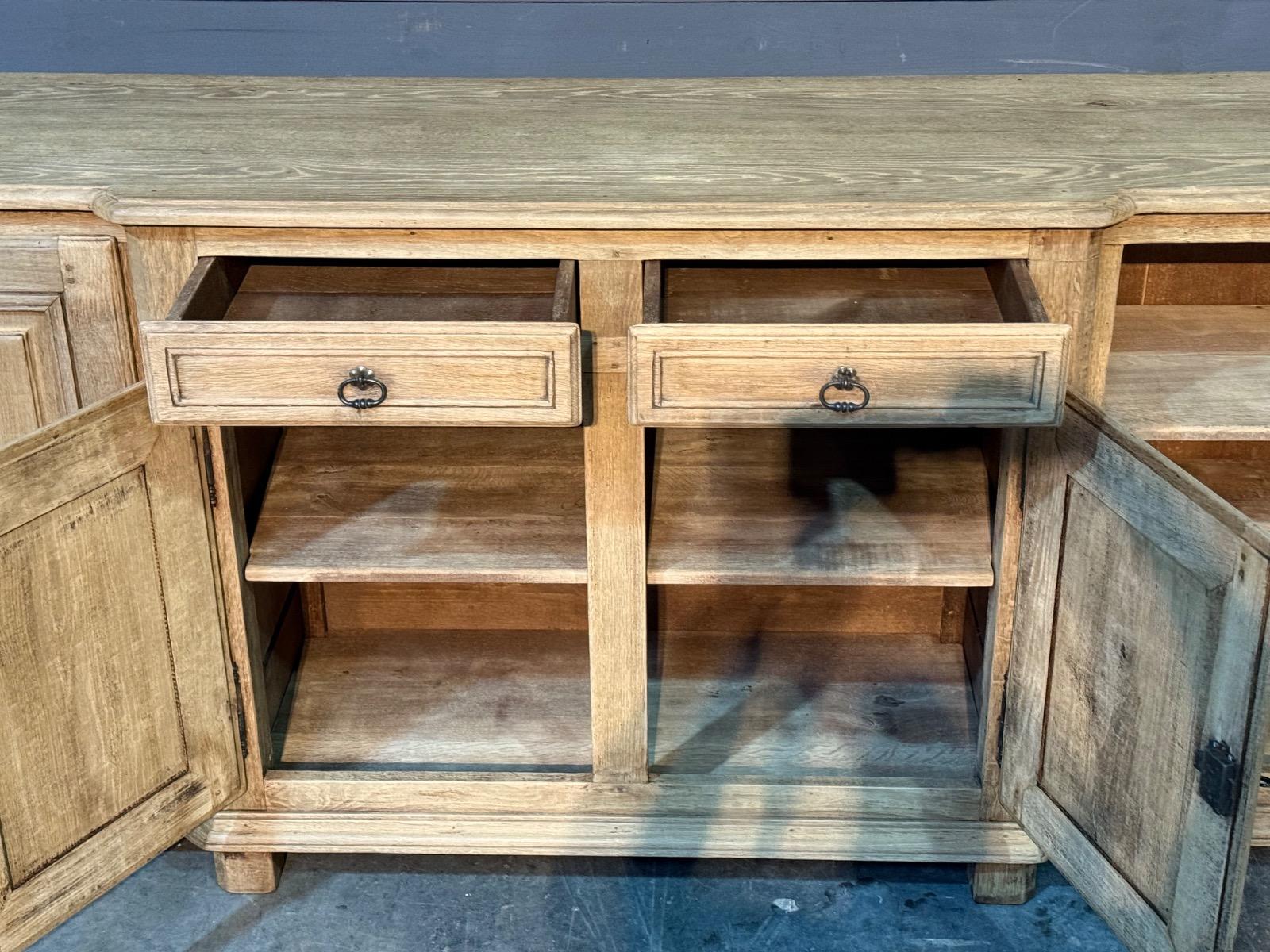 Bleached oak four doors enfilade 