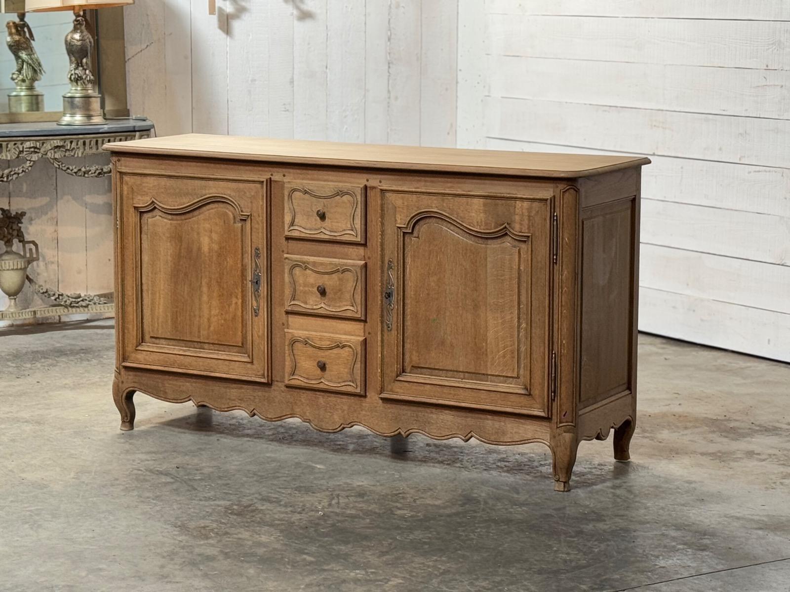 Buffet Louis XV rustic 