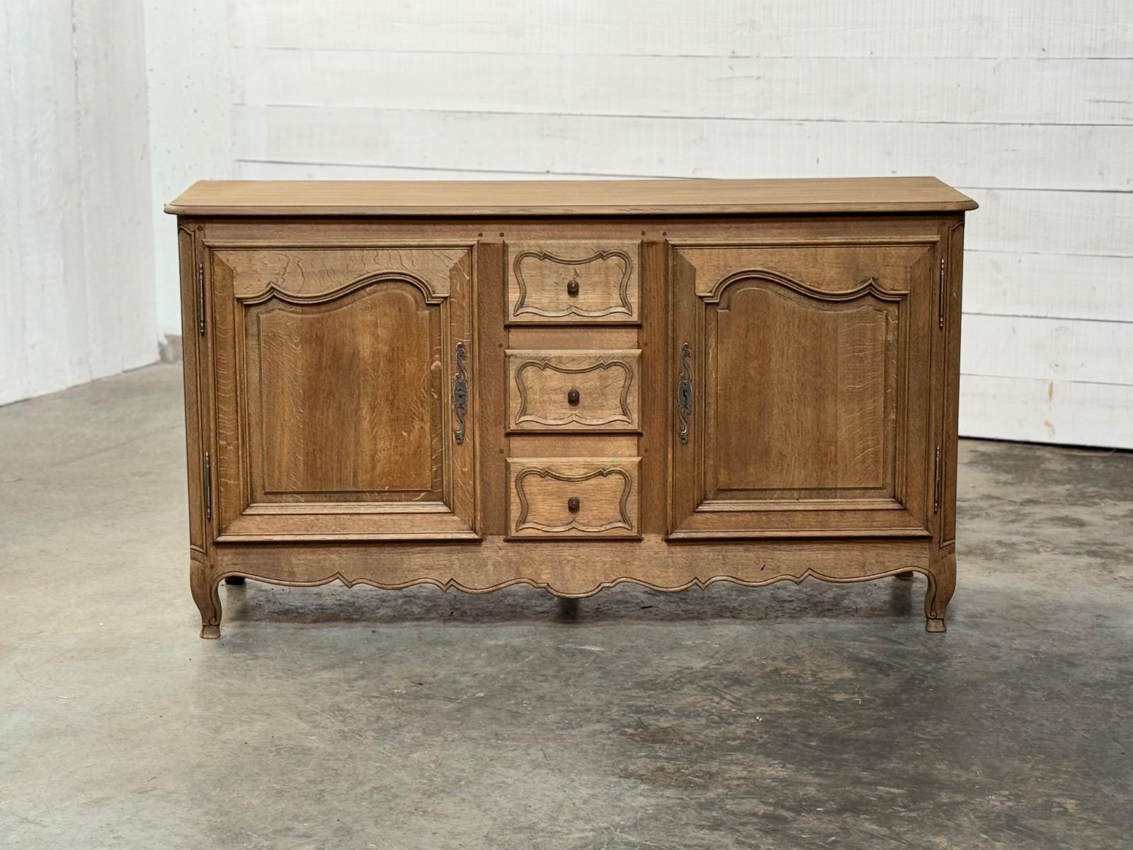 Buffet Louis XV rustic 