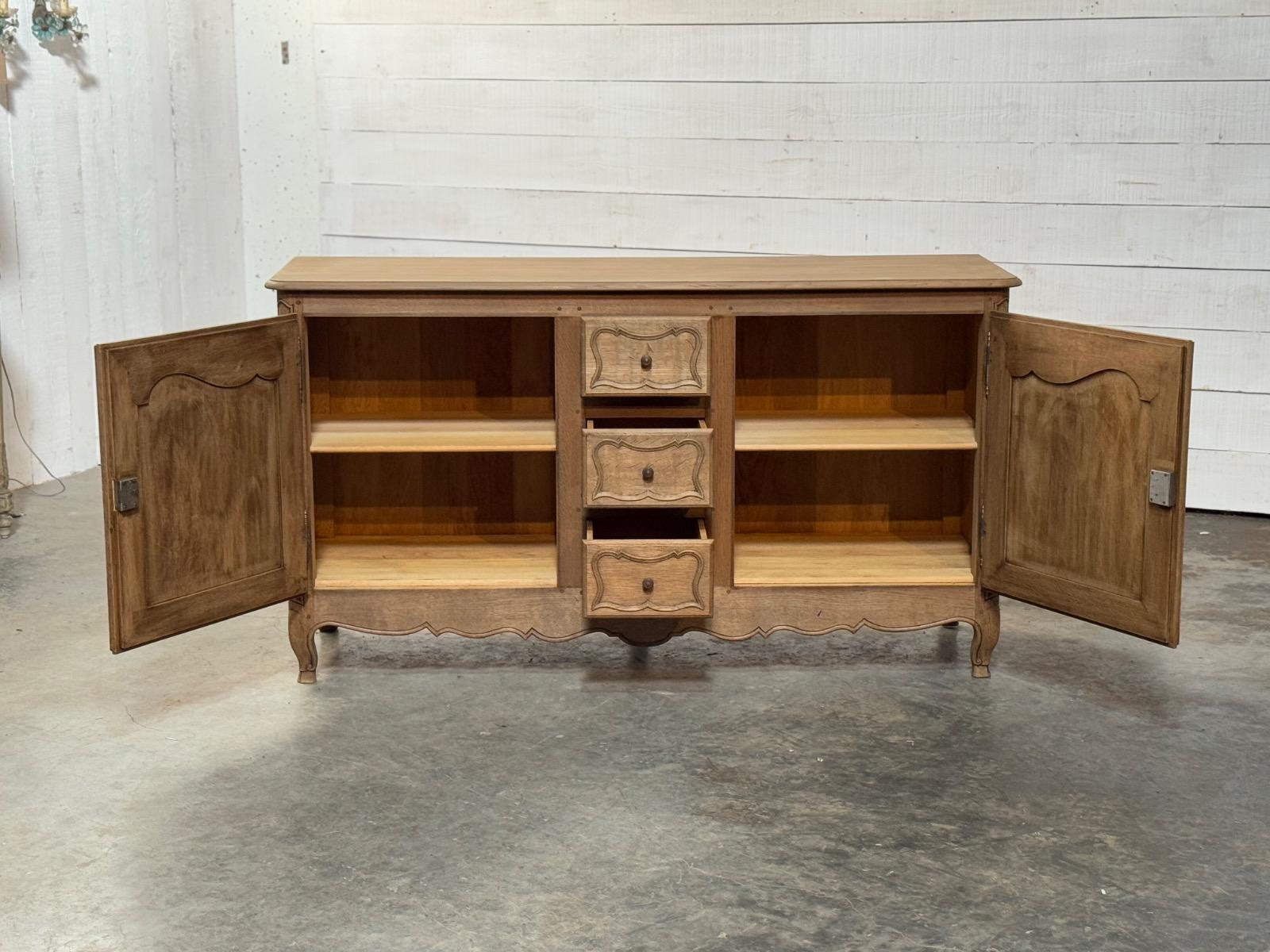 Buffet Louis XV rustic 