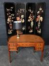 Bureau de dame demi lune de style Louis XVI/Lampe Maison Charles/Paravent Chinois Lacqué Noir et Pierres dures