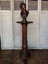 Buste de jeune fille en bronze