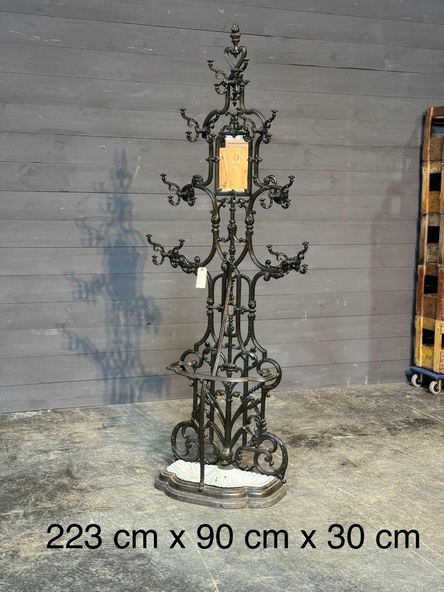 Cast iron halltree 