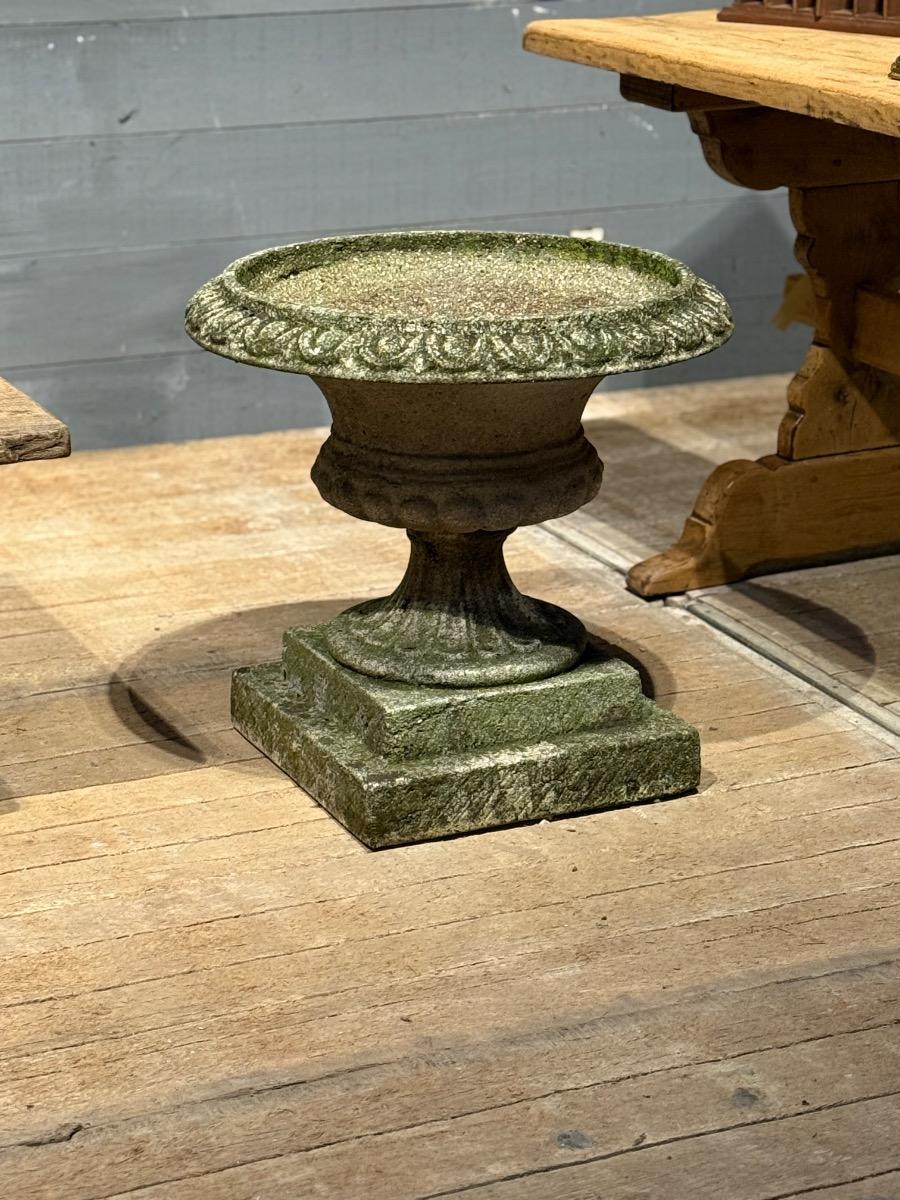 Cast stone garden urn 