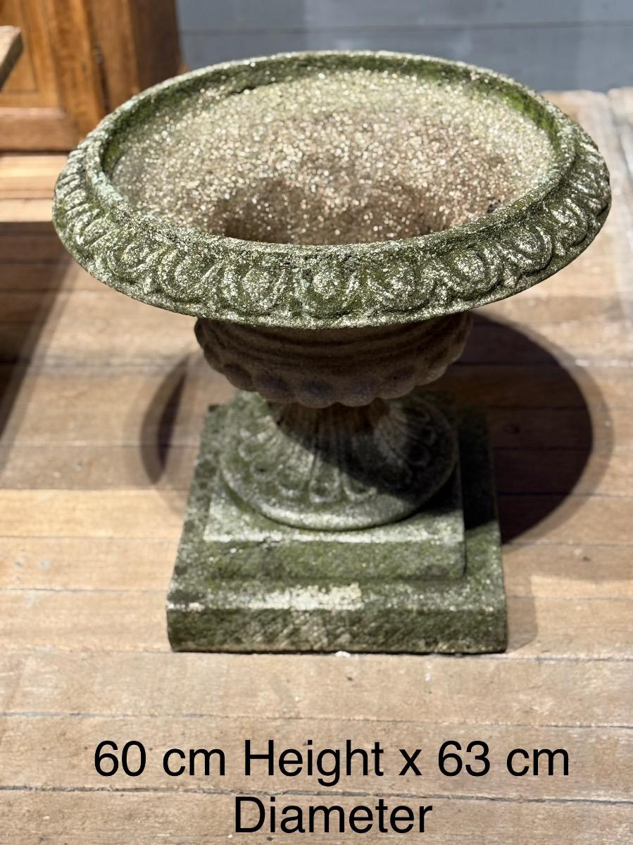 Cast stone garden urn 