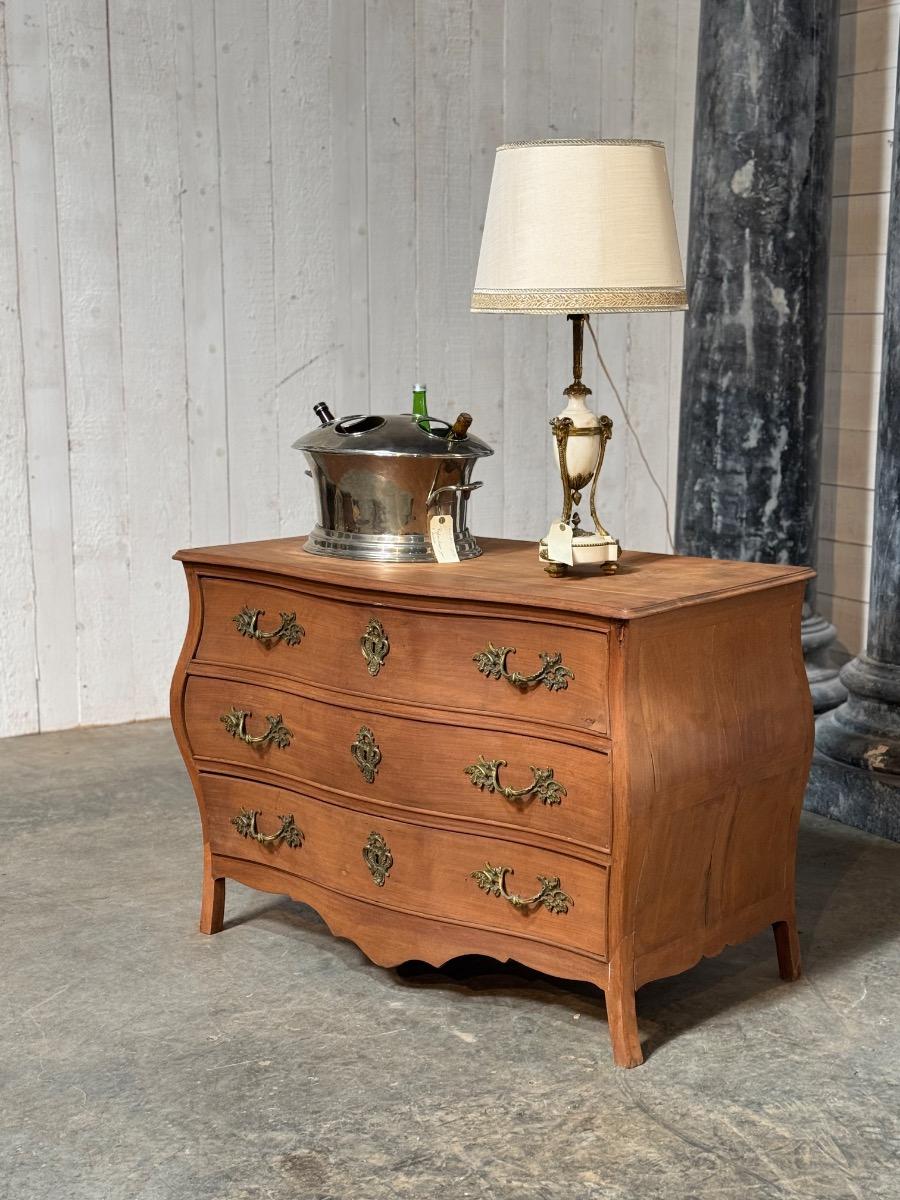 Commode tombeau en acajou délavé 