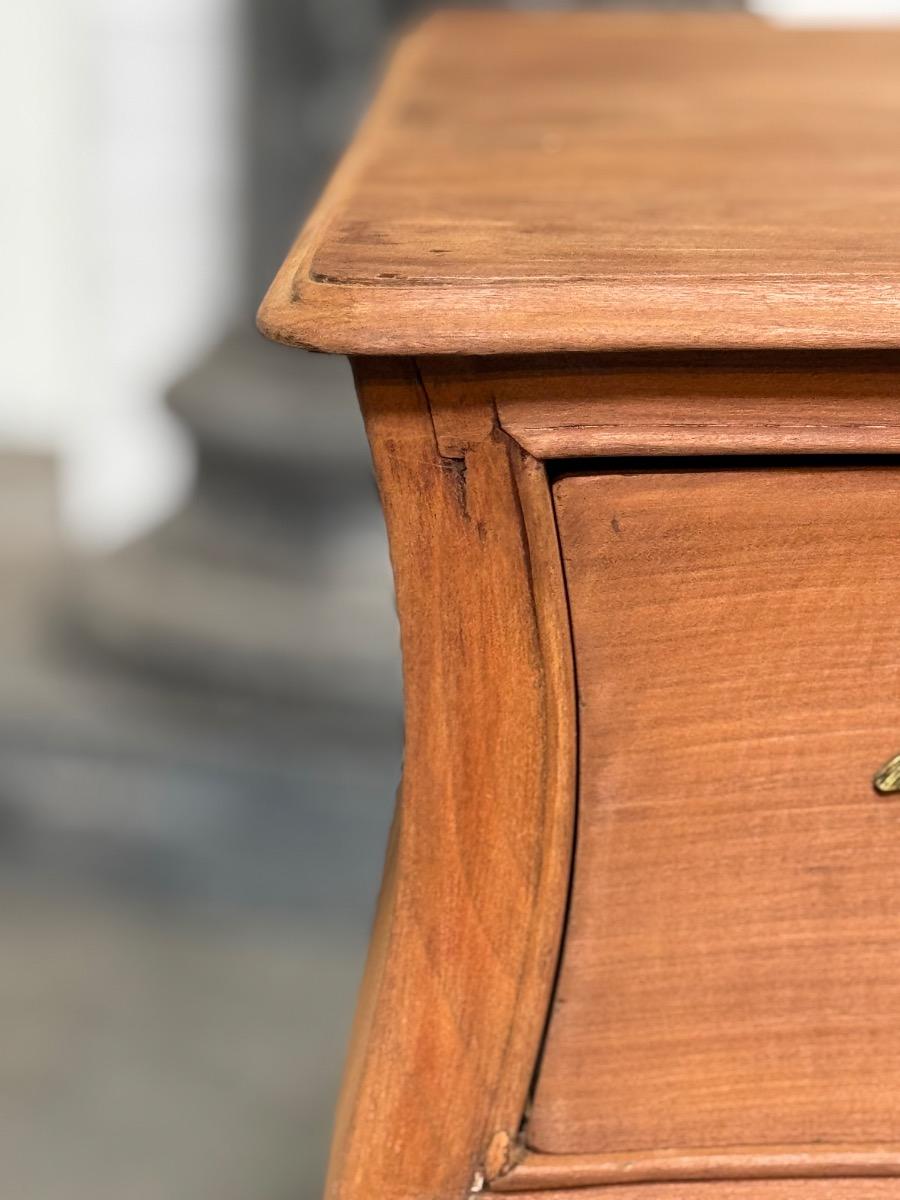 Commode tombeau en acajou délavé 