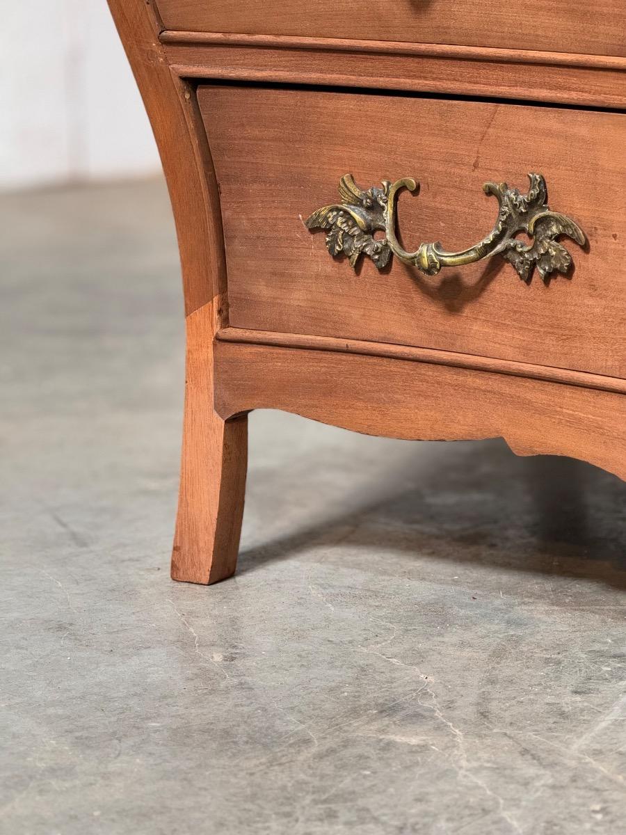 Commode tombeau en acajou délavé 