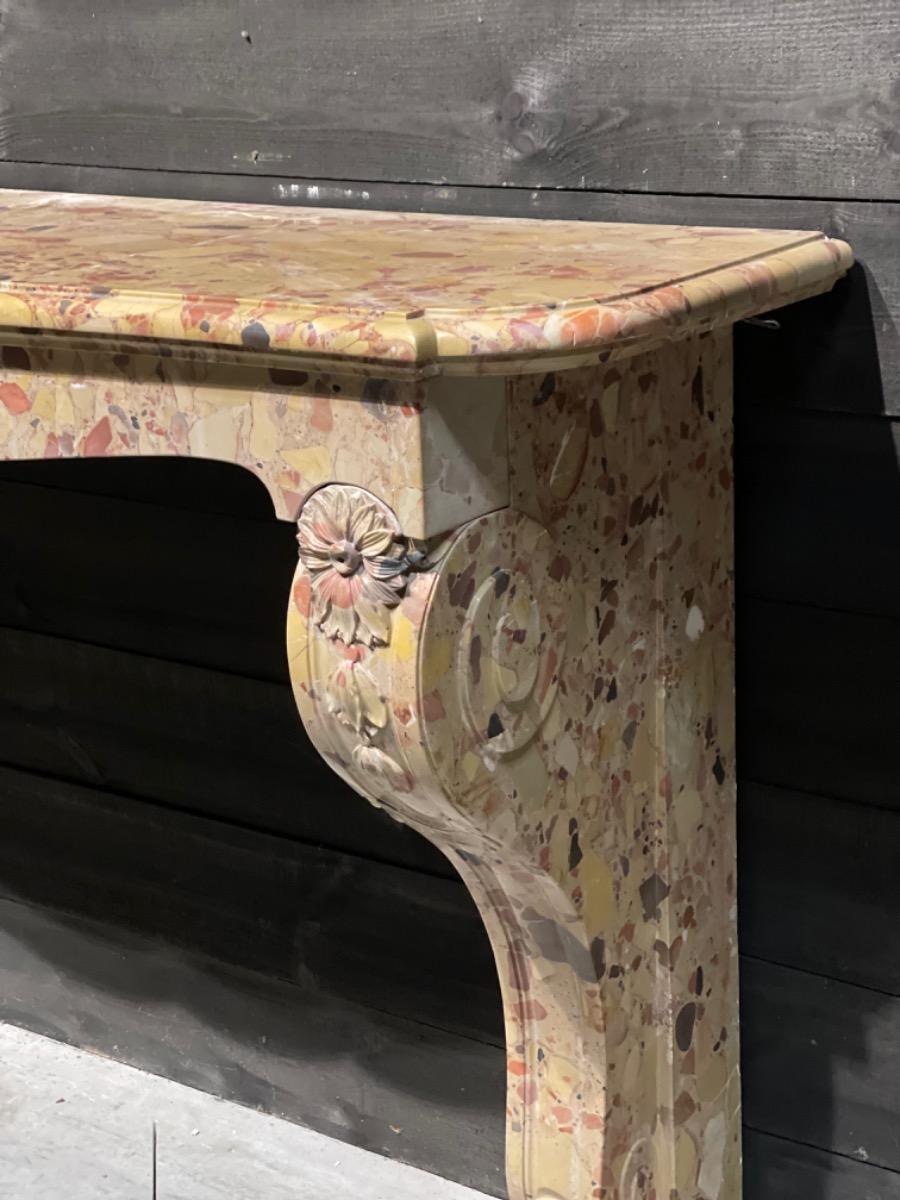 Exceptionnel marble castle consol 