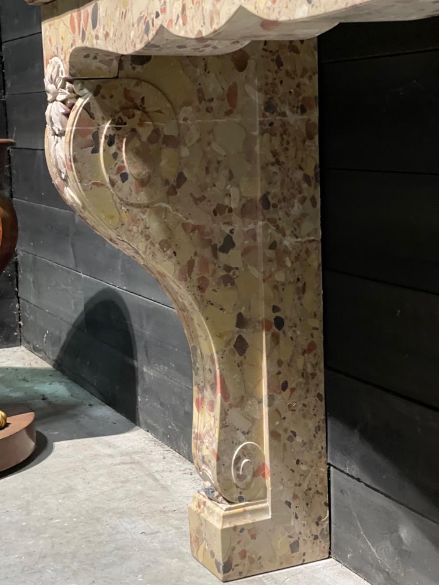 Exceptionnel marble castle consol 