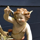 Figure en porcelaine avec anges