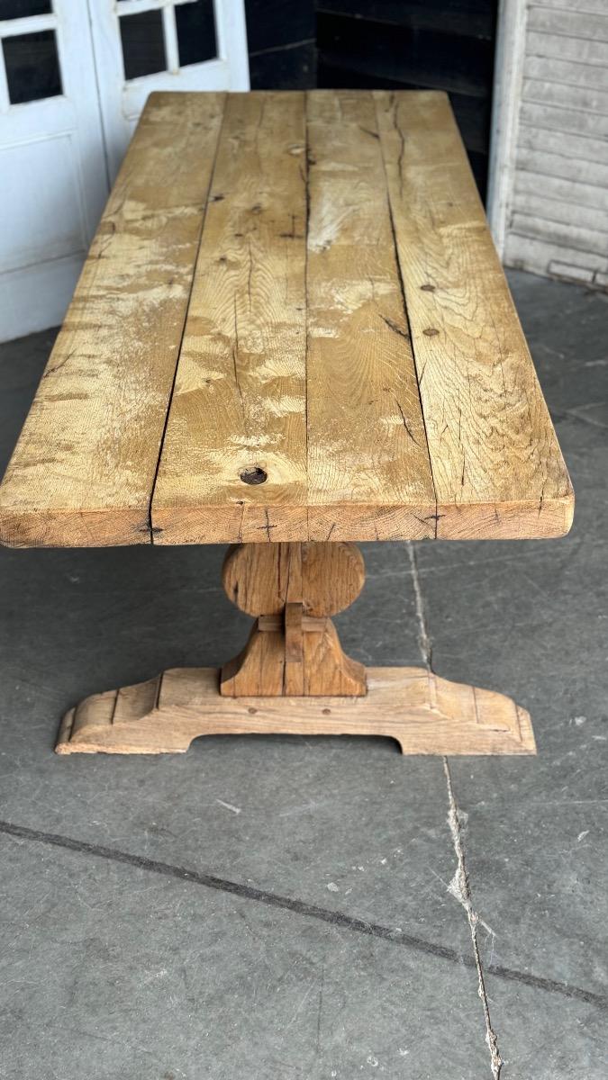 Good rustic farmhouse table 