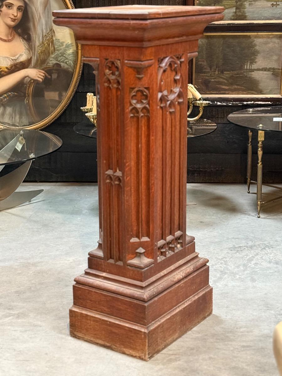 Gothic pedestal 