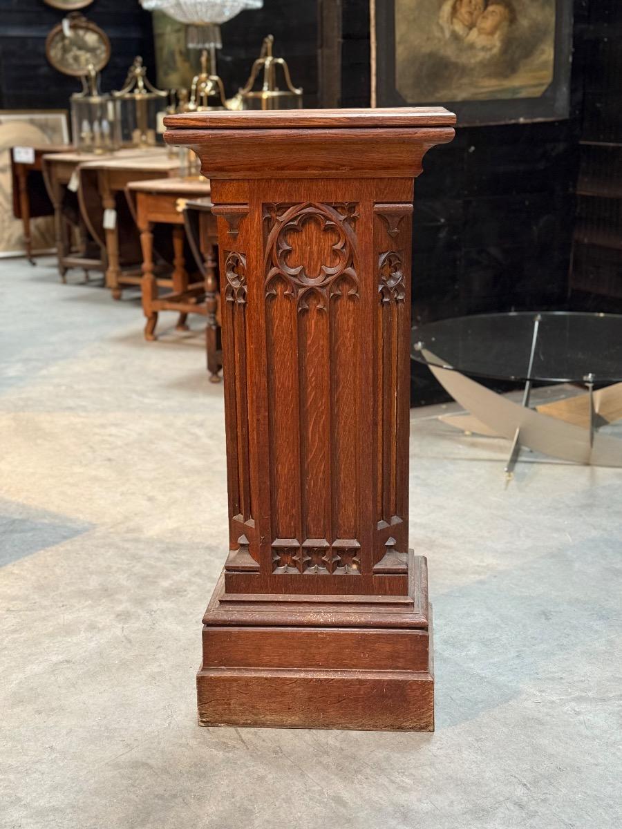 Gothic pedestal 