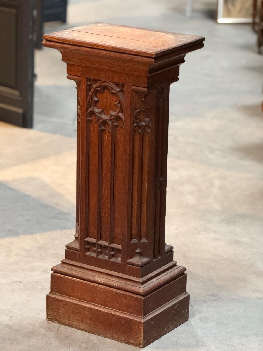 Gothic pedestal 
