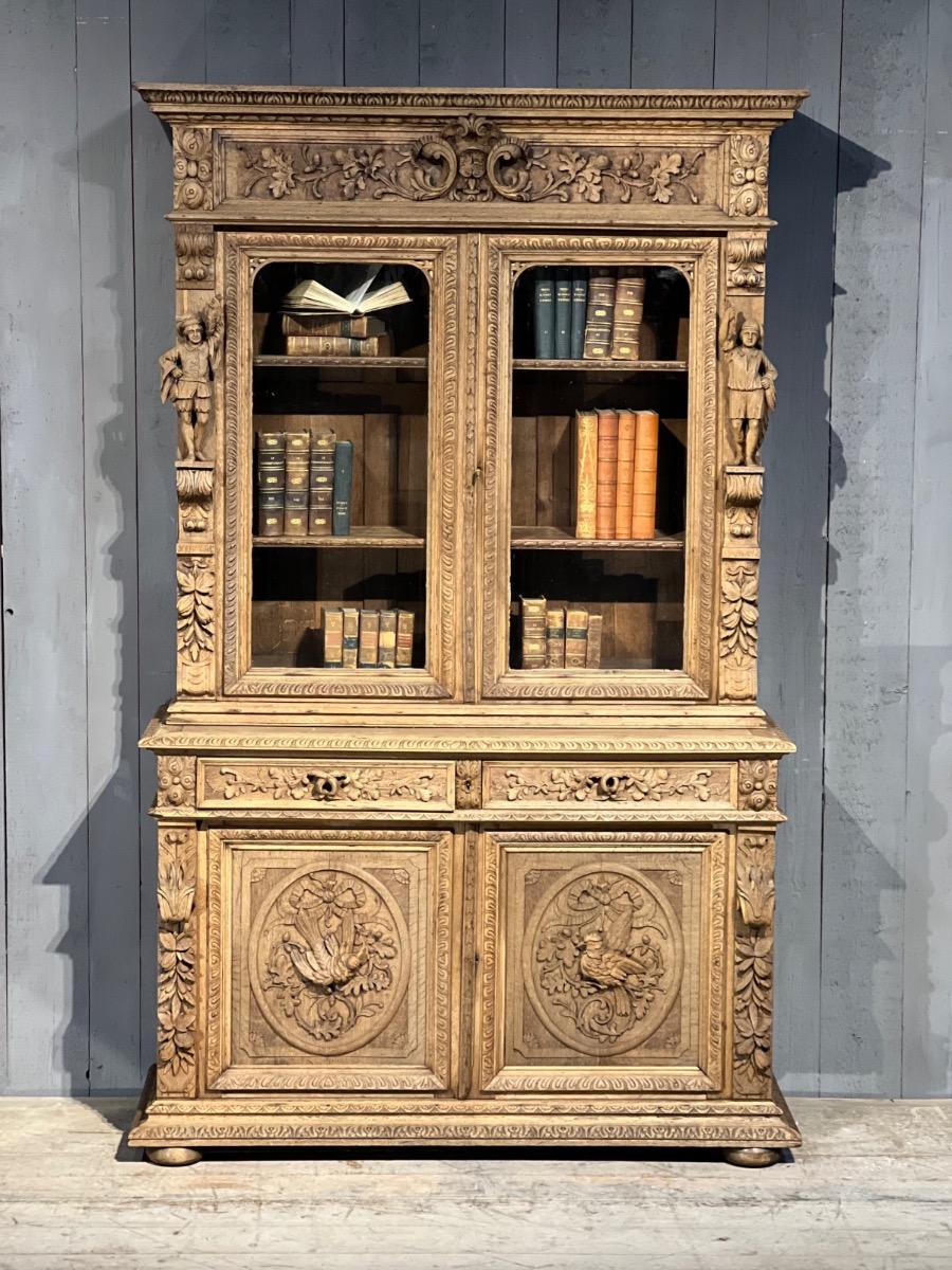 Hunting bookcase 