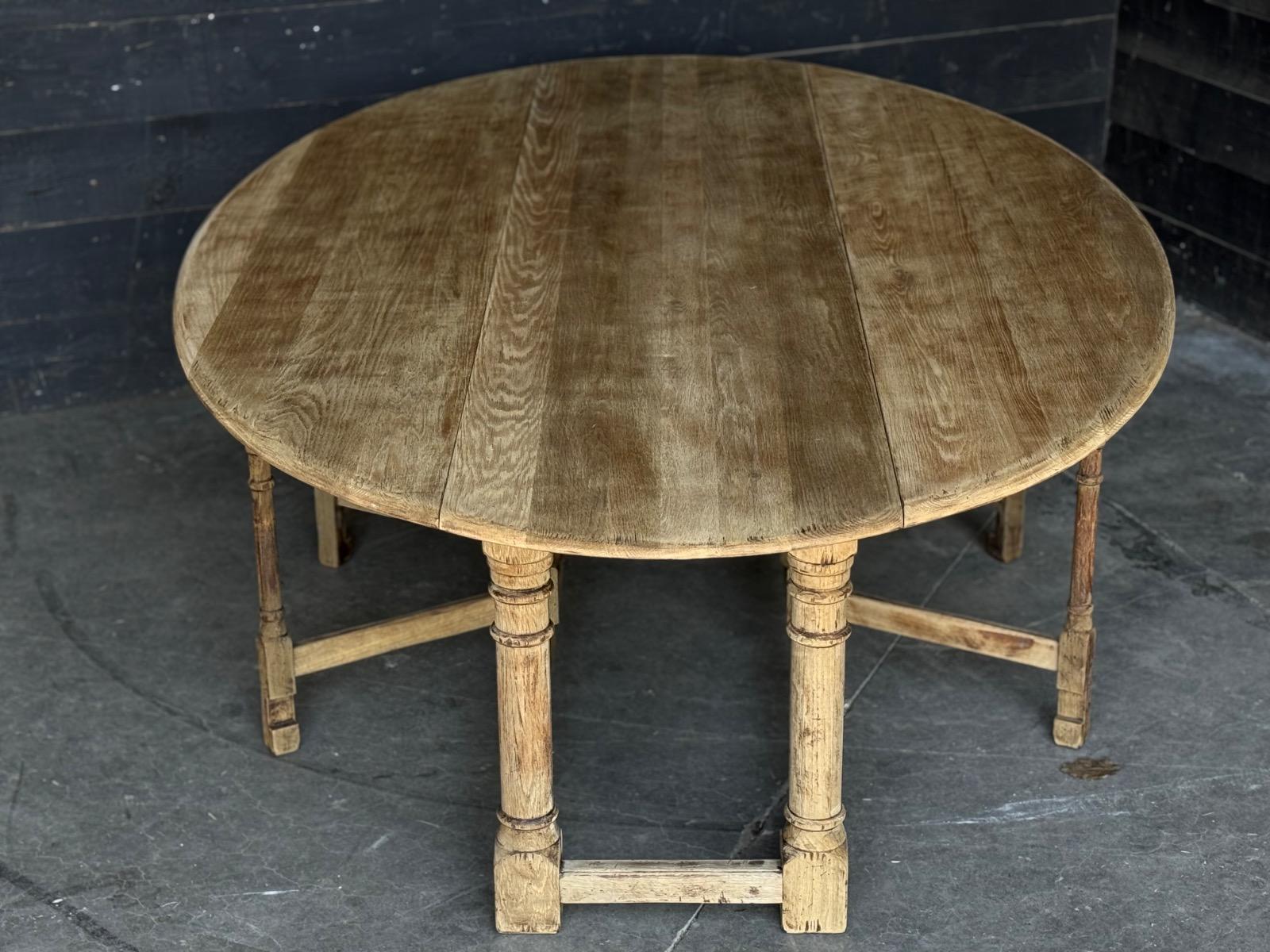 Large ovale dining table 