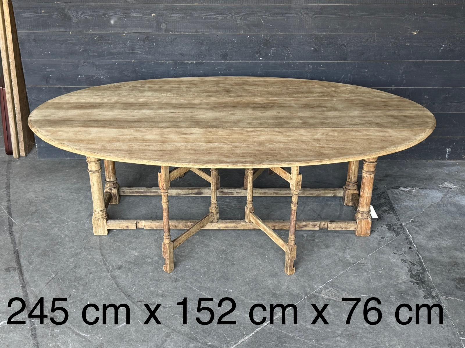 Large ovale dining table 