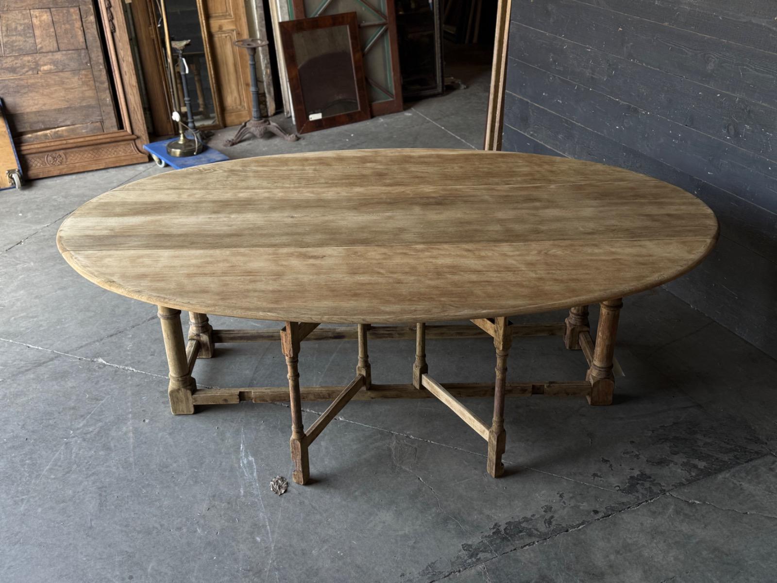 Large ovale dining table 