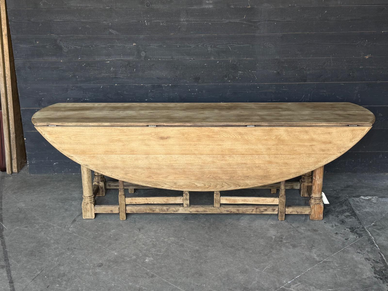 Large ovale dining table 