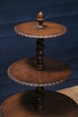 Table de service à trois plateaux en chene  style Louis 13 France