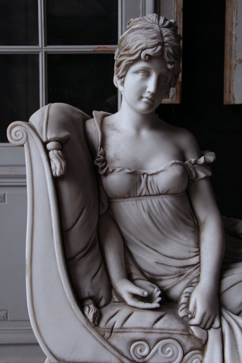 Marble statue of seating Joséphine Bonaparte